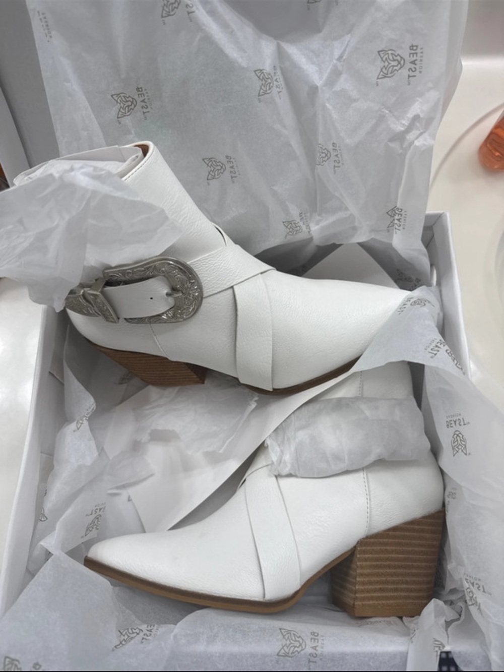BEAST FASHION White Pointed Ankle Boots with Western Buckle